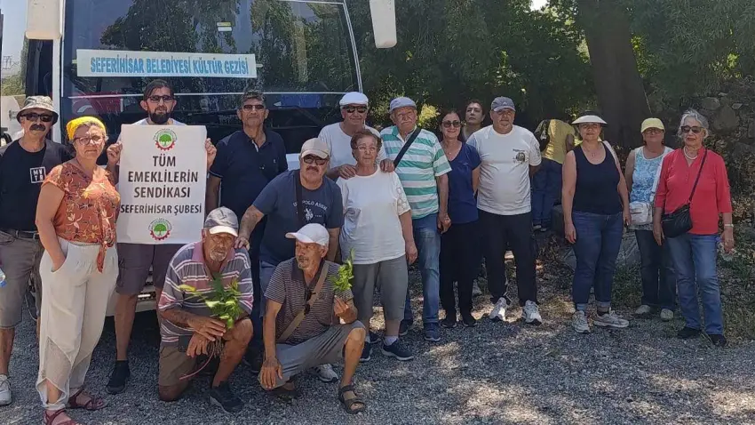 Seferihisar Belediyesi’nden emeklilere kültürel gezi programı haberinin görseli