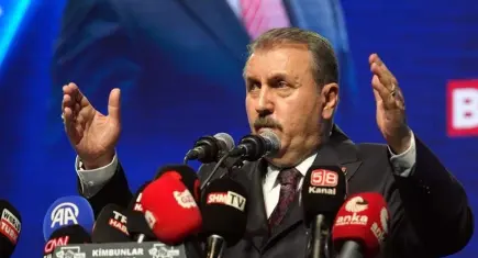 Büyük Birlik Partisi'nin genel başkanlığına yeniden Mustafa Destici seçildi