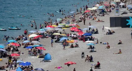 Sıcaklık 30 dereceyi aştı, sahiller doldu taştı
