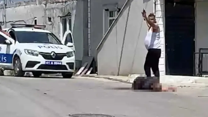 Sokak ortasında bıçaklı dehşet: Tartıştığı eşini ağır yaraladı haberinin görseli