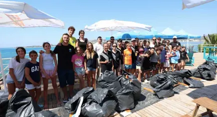 Çeşme’de aynı gün iki ayrı noktada çevre seferberliği