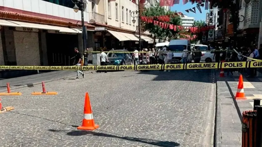 Diyarbakır’da Yapı Kredi Bankası şubesine silahlı saldırı haberinin görseli