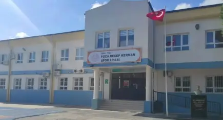 Foça Recep Kerman Spor Lisesi'nin kapatılmasına tepki: 179 öğrenci mağdur edilecek