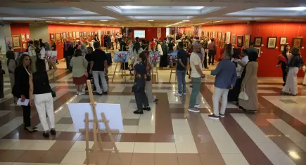  İzmirli sanatçılardan Filistin için anlamlı dayanışma: "Hilalin Işığında" sergisi açıldı