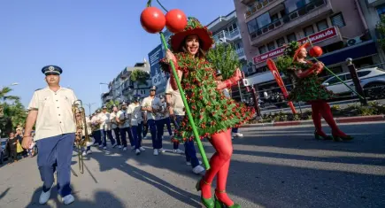Kirazın kenti Kemalpaşa’da festival coşkusu yaşandı