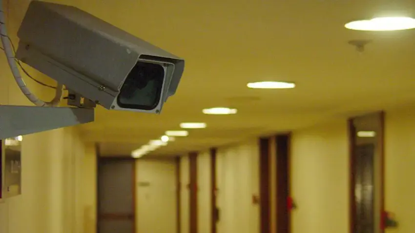 KVKK, iş yerleri ve apartmanlardaki güvenlik kameraları kullanımı konusunda uyardı haberinin görseli