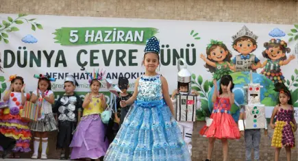 Miniklerden geri dönüşüm mesajı: Atıklar podyuma taşındı