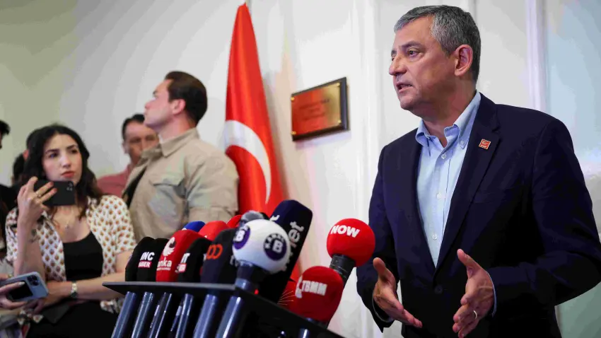 Özgür Özel: CHP grup toplantısı yarın yapılacak haberinin görseli