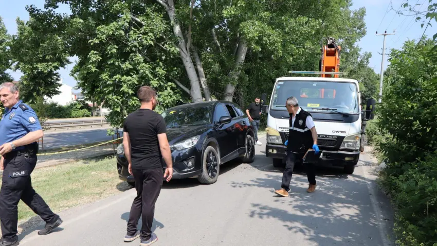 Park halindeki otomobilde erkek cesedi bulundu haberinin görseli