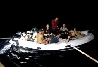 Urla'da 18 düzensiz göçmen yakalandı