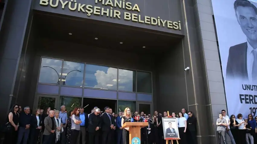 Ferdi Zeyrek gözyaşlarıyla anıldı! haberinin görseli