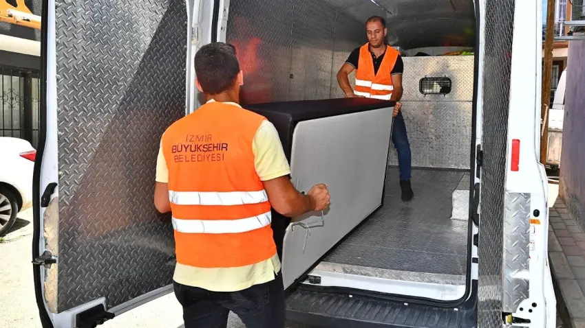 İzmir’de üniversite öğrencilerine nakliye desteği haberinin görseli