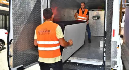 İzmir’de üniversite öğrencilerine nakliye desteği
