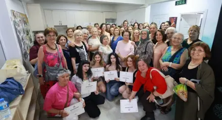 Karabağlar'da ileri yaş bireyler sertifikalarını aldı