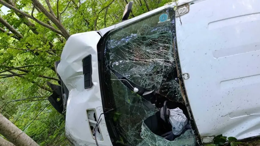 Minibüs şarampole yuvarlandı: 11 yaralı haberinin görseli