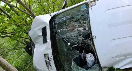 Minibüs şarampole yuvarlandı: 11 yaralı