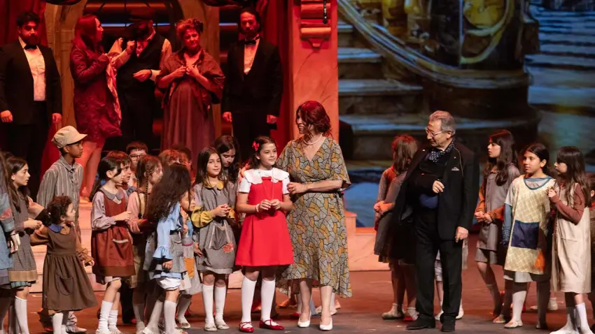 Annie ayakta alkışlandı haberinin görseli