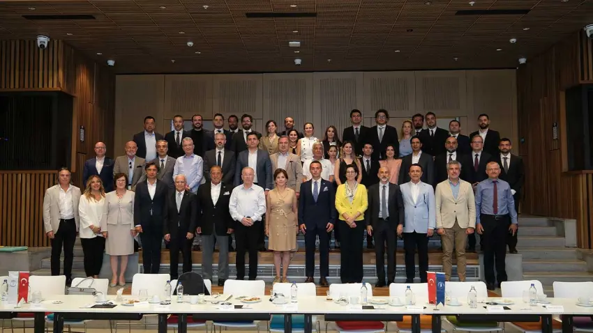 EGİAD’da geleceğin ekonomi ve kalkınma gündemi ele alındı haberinin görseli