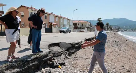 Foça’da sahil düzenleme çalışmaları için saha incelemesi