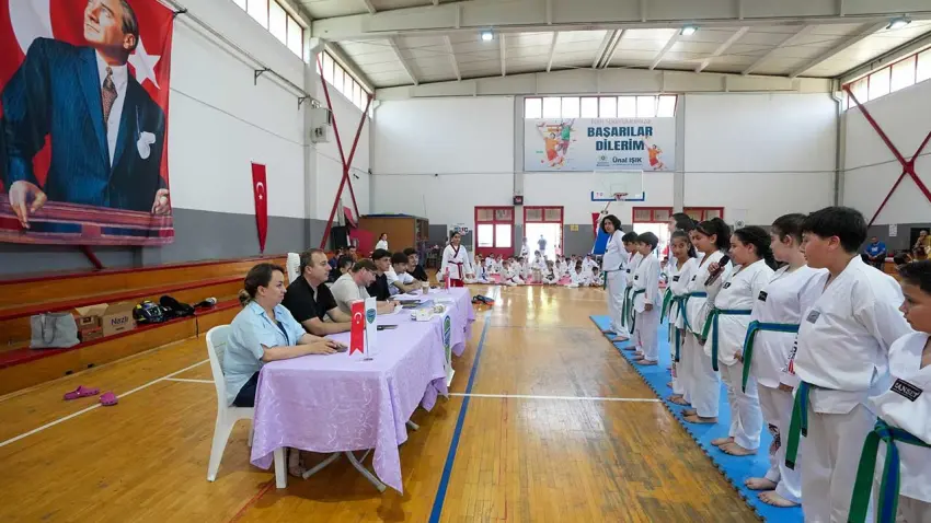 Gaziemirli taekwondocular kuşak sınavında hünerlerini sergiledi haberinin görseli