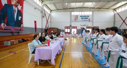 Gaziemirli taekwondocular kuşak sınavında hünerlerini sergiledi
