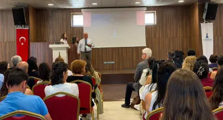 İzmir’de evde bakım hizmetlerinin geleceği konuşuldu