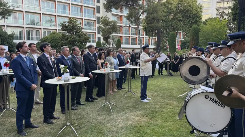 İzmir’de İtalya Cumhuriyeti’nin 80. kuruluş yılı kutlandı haberinin görseli