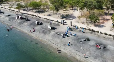 İzmir’de parklar gönüllü dayanışmasıyla temizleniyor