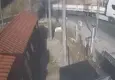 İzmir haber: Otomobil tırın altına girdi