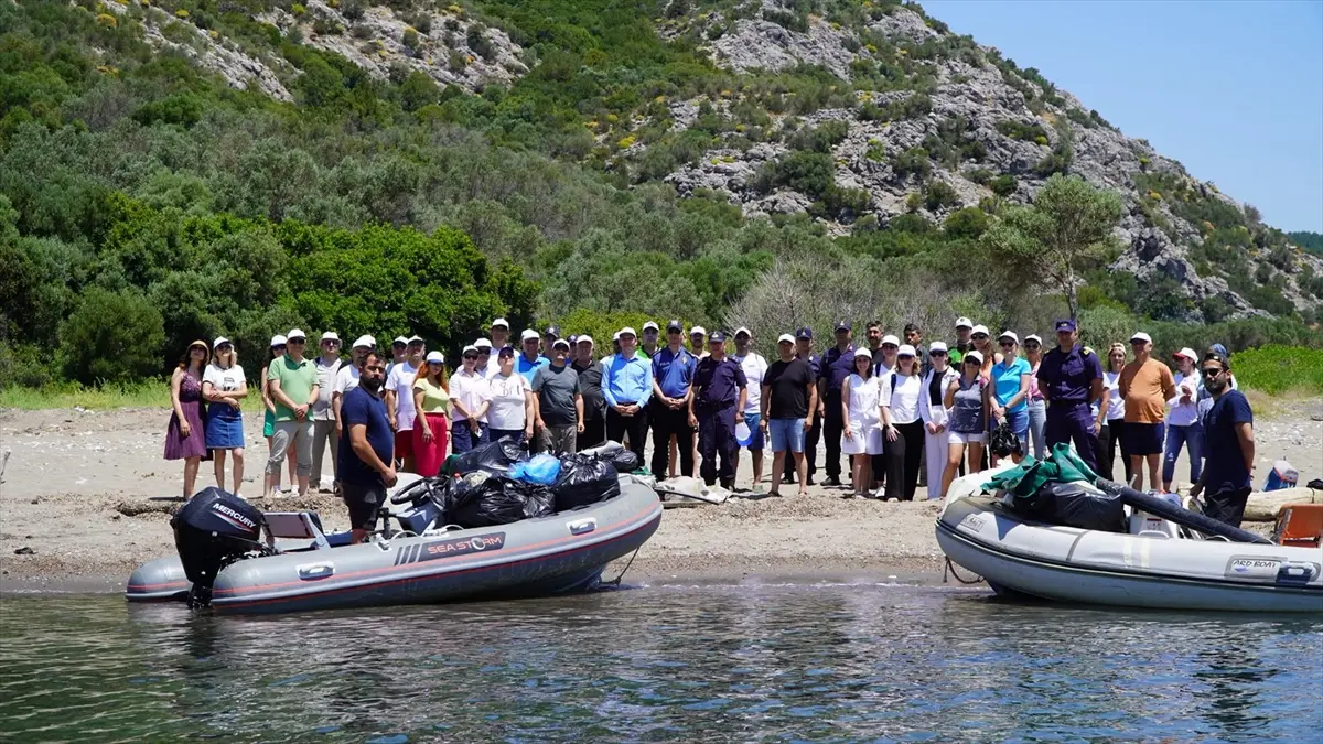 Urla’daki Koylarda Çevre Temizliği Seferberliği görseli