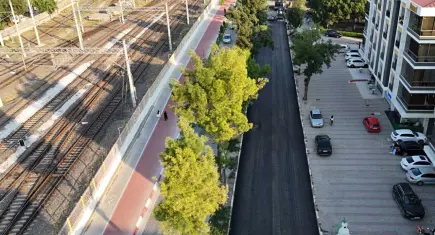 Başkan Tugay asfalt çalışmalarını sahada takip etti