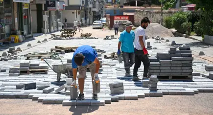 Bornova Tarihi Çarşı’da dönüşüm çalışmaları sürüyor