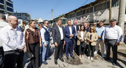 Çamdibi’nde yol seferberliği: Büyükşehir ve Bornova güçlerini birleştirdi