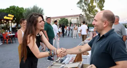 Çeşme’de kadın üreticiler gece pazarlarında buluşuyor