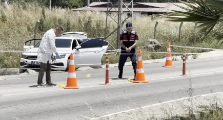 Cezaevi önünde silahlı saldırı: Trafikte aracı gasp edip kaçan şüpheliler yakalandı