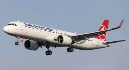 THY uçağı radar direğine çarptı