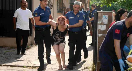Bodrum katındaki daireyi ateşe vererek kendisini içeri kilitledi