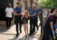 Bodrum katındaki daireyi ateşe vererek kendisini içeri kilitledi