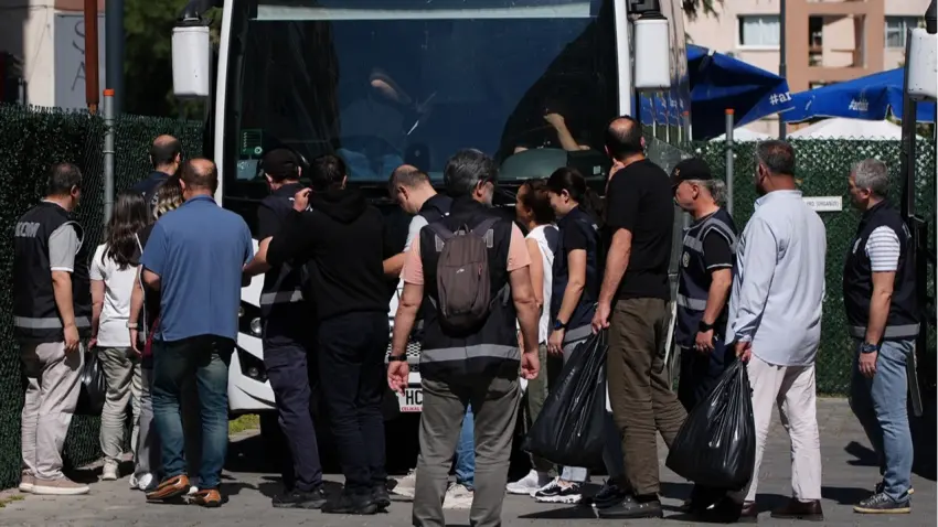 Ege Üniversitesi Operasyonu'nda şüpheliler adliyede haberinin görseli