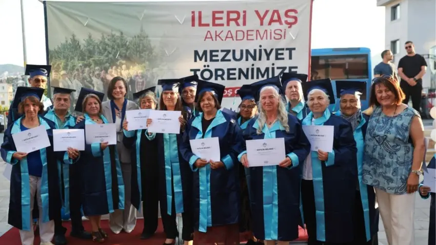 Karabağlar’da İleri Yaş Akademisi’nde ilk mezuniyet töreni haberinin görseli
