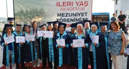 Karabağlar’da İleri Yaş Akademisi’nde ilk mezuniyet töreni