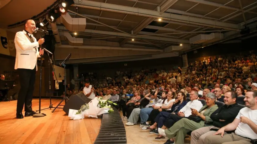 Karşıyaka’da yaz konserinde Türk sanat müziği şöleni haberinin görseli