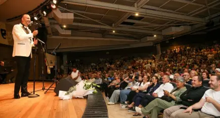 Karşıyaka’da yaz konserinde Türk sanat müziği şöleni