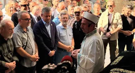 Özgür Özel, İzmir’de cenaze törenine katıldı