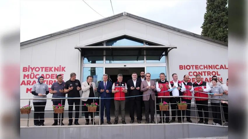 Bakan Yumaklı İzmir'de Biyoteknik Mücadele Araştırma Merkezinin açılışını yaptı haberinin görseli
