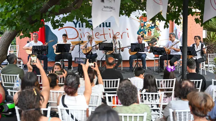 Bornova’da kursiyerlerden müzik dolu final haberinin görseli