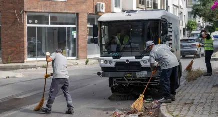 Bornova’da mahalle mahalle temizlik atağı