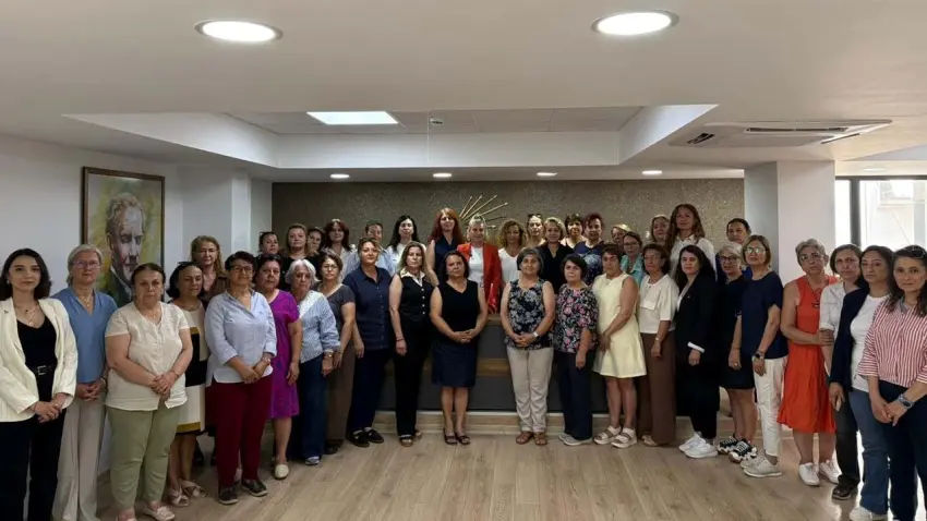 CHP İzmir Kadın Örgütlerinden ortak açıklama: Tam bağımsız Türkiye hedefinden vazgeçmeyeceğiz haberinin görseli