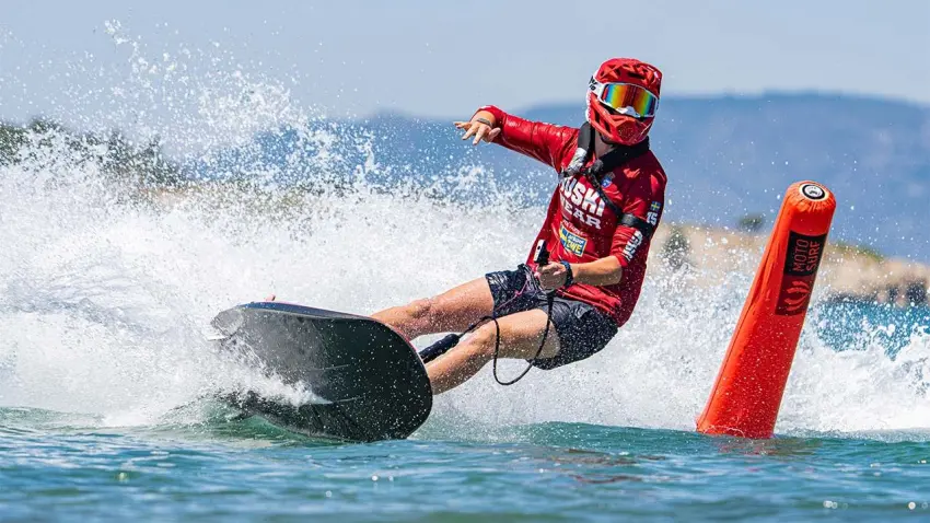 İzeltaş Dünya Motosurf Şampiyonası ilk gün etap yarışları sona erdi haberinin görseli