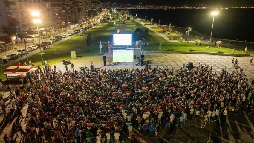 İzmir'de dünya kupası heyecanı dev ekranlarda yaşanacak haberinin görseli